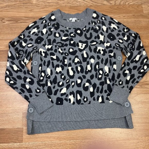 Stella & Dot Grey Leopard Print Sweater Women's Size Medium Wool Blend NEW - Picture 1 of 8